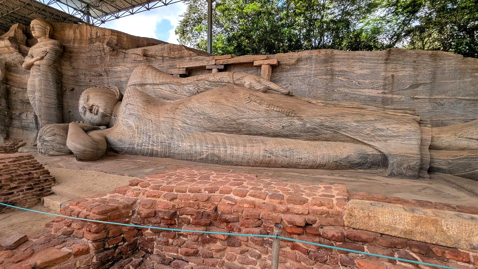 The reclining Buddha statue at Polonnaruwa, one of Sri Lanka's best places to visit